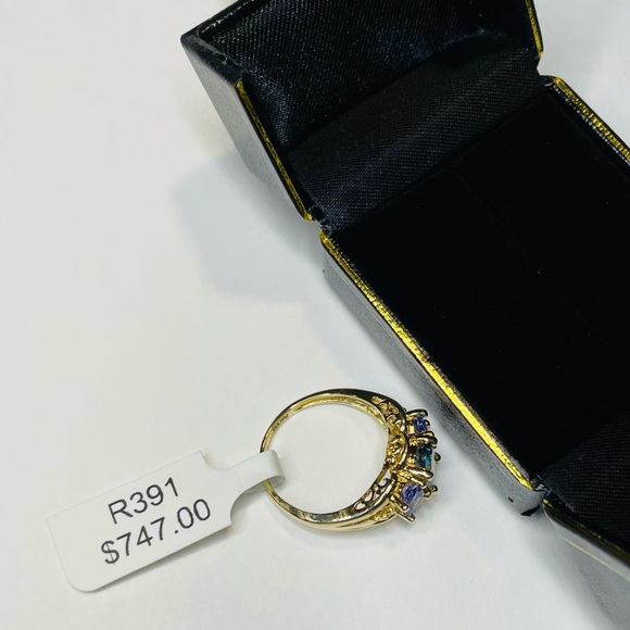 Beautiful Tanzanite and Blue Topaz Statement Ring Size 7 - Picture 5 of 5